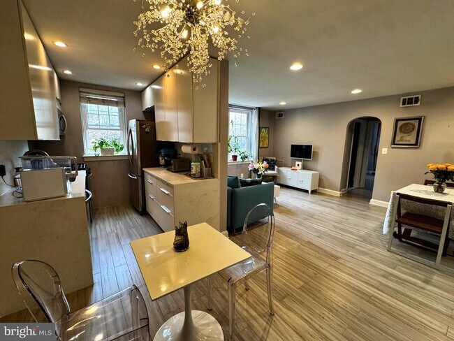 Building Photo - 24 S Old Glebe Rd