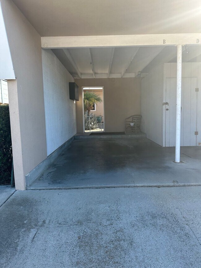 Building Photo - 2525 Solano Rd