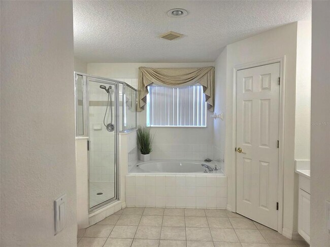 Building Photo - 1027 Balmoral Dr