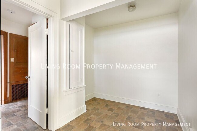 Building Photo - 1843 N Schofield St