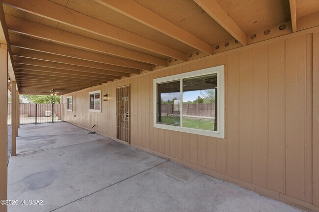Building Photo - 6491 N Lena Way