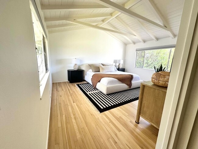 Building Photo - 450 Santa Rosa Ln