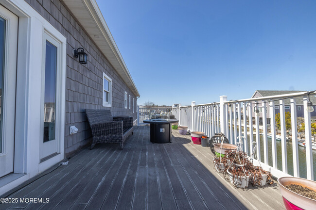 Building Photo - 241 Fernwood Dr