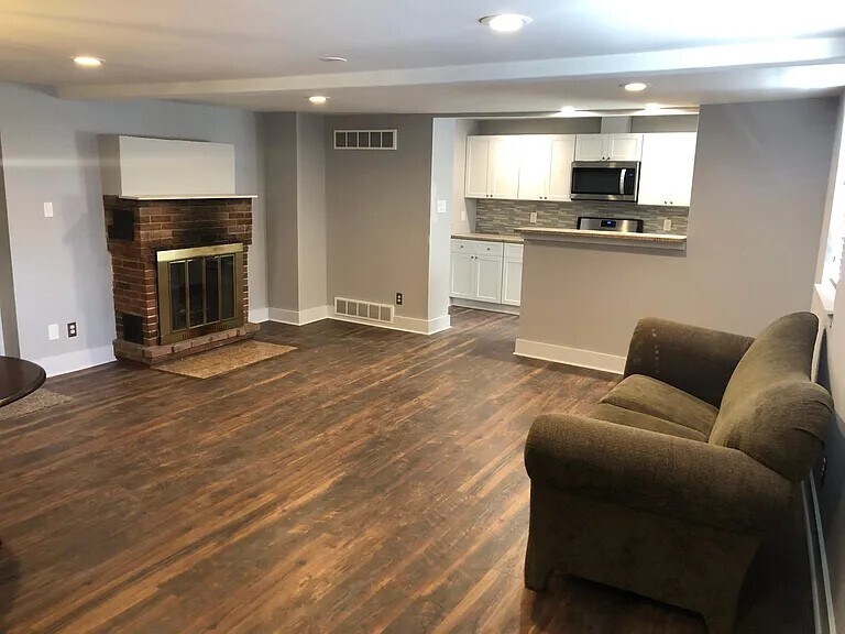 Primary Photo - 101 Tasker St