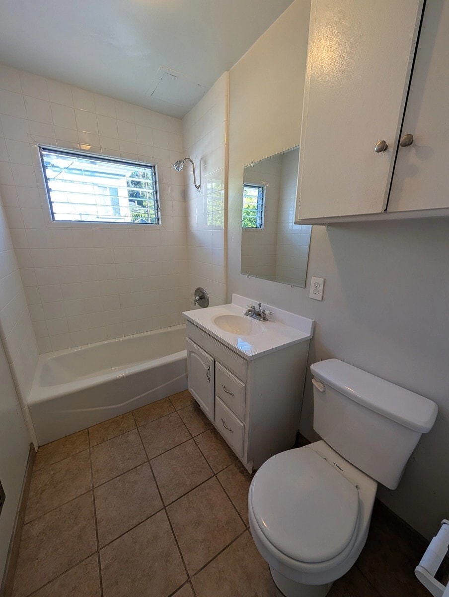 Building Photo - 1852 N Wilton Pl