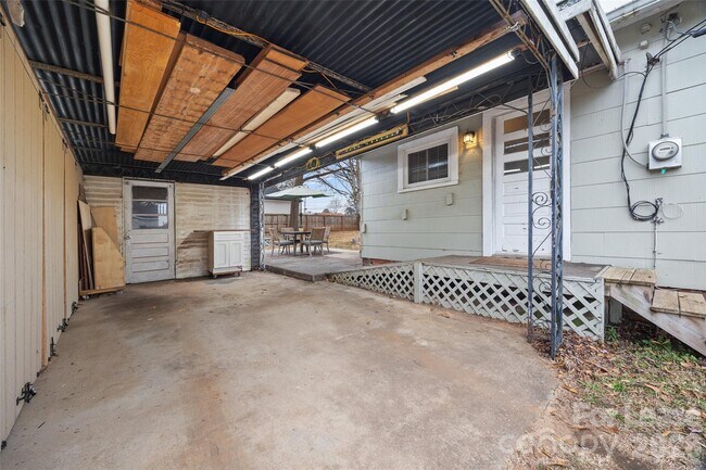 Building Photo - 421 Annafrel St