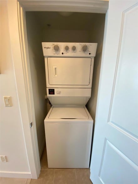 Building Photo - 315 NE 3rd Ave