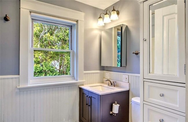 Building Photo - 18 Orchard Ave