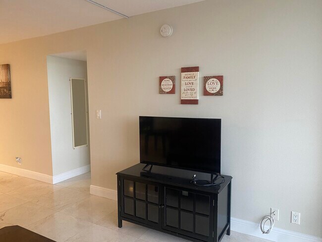 Building Photo - 13 Royal Palm Way