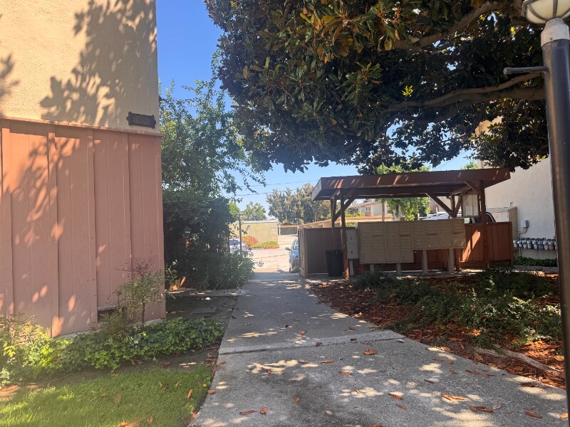 Building Photo - 1369 Phelps Ave