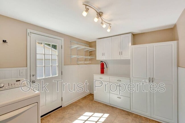 Building Photo - 4313 Helene Dr