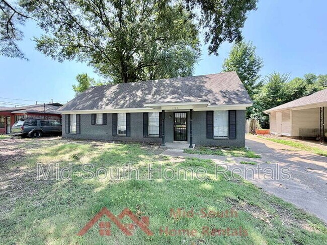Building Photo - 1733 Gowan Dr