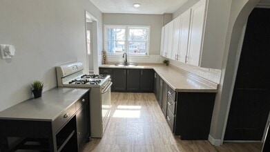 Building Photo - 3 Bedroom, 1 Bathroom Home for Rent in Evansdale, Ia