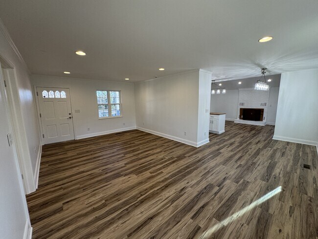 Building Photo - 3895 Azalean Dr