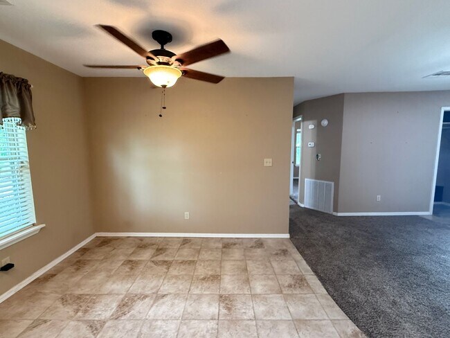 Building Photo - Kellysville 2 bedroom Plenty of Parking, Large fenced yard