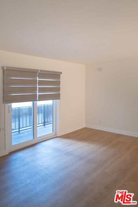 Building Photo - 860 S Kingsley Dr