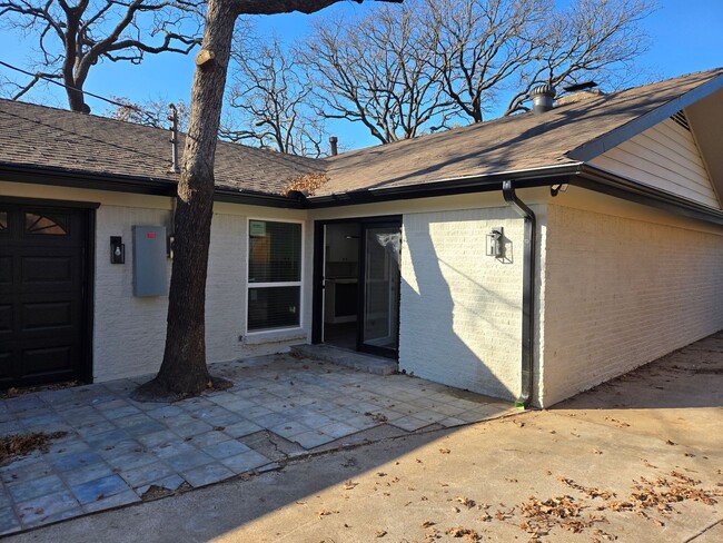 Building Photo - Charming house in Hurst Tx