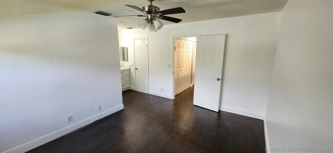 Building Photo - 6327 Walk Cir