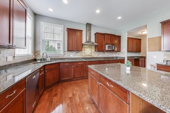 Building Photo - 613 Kinnear Cove