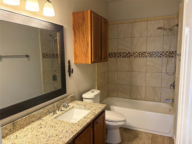 Building Photo - 1112 Vanderbilt Cir