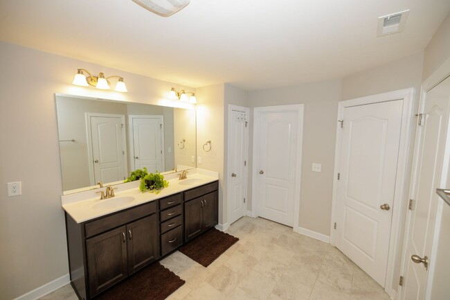 Building Photo - Spacious & Stylish Meritage Home with Sunr...
