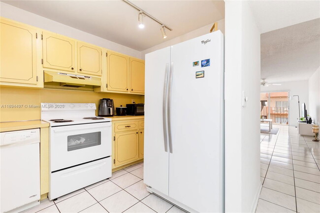 Building Photo - 1630 W 46th St