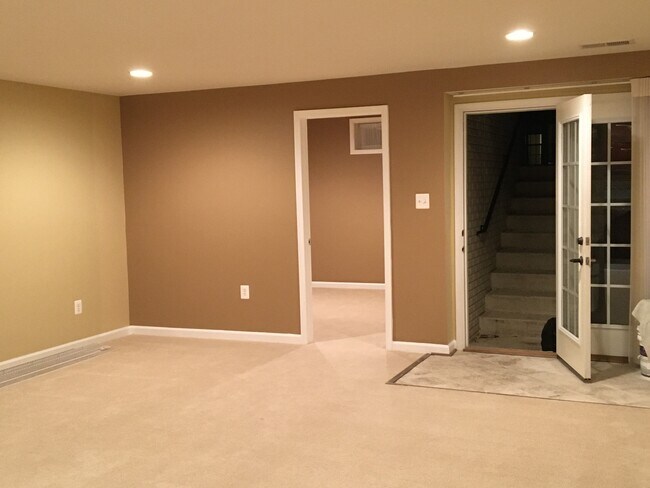 Building Photo - 42234 Oasis Ct