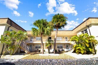 Building Photo - San Cristobal, #102