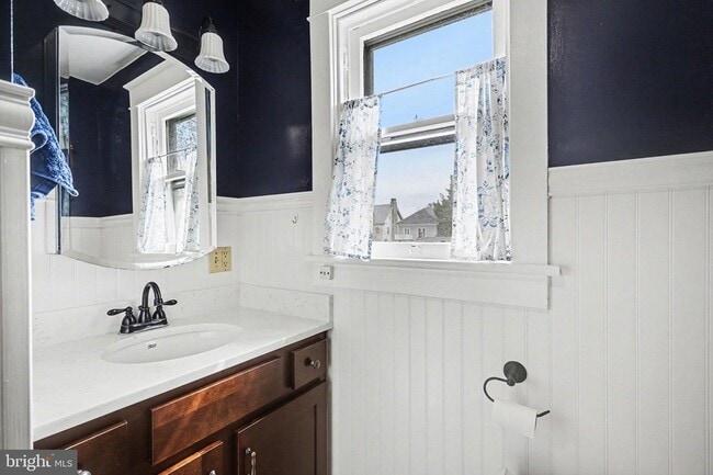 Building Photo - 144 Seminary Ave