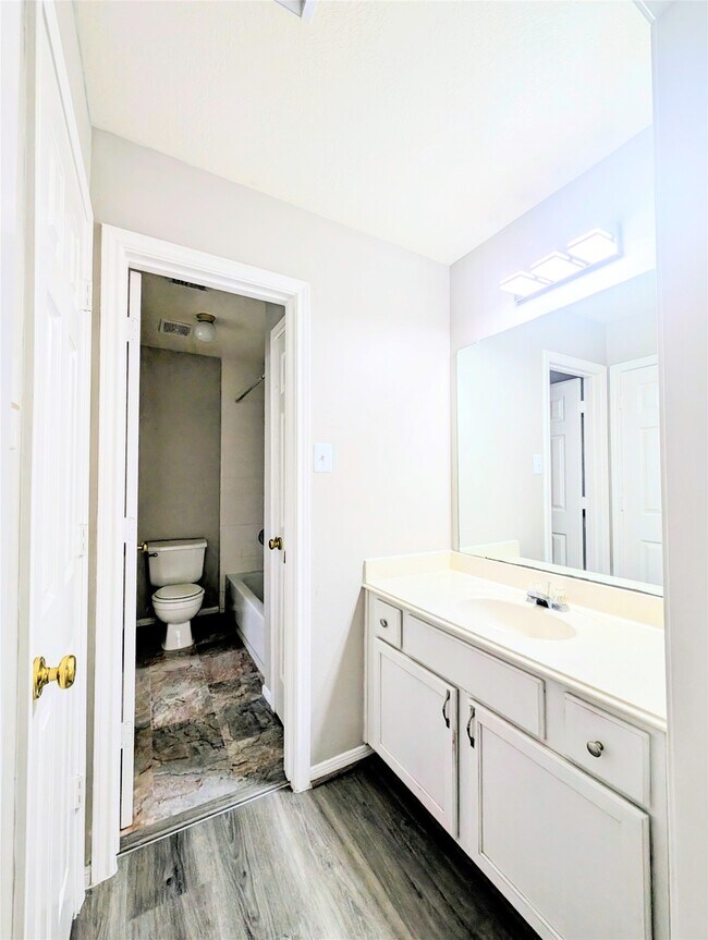 Building Photo - 8803 Wheatland Dr