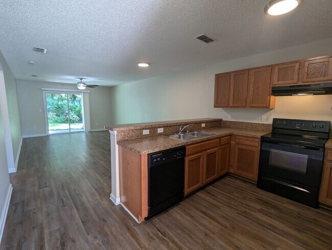 Building Photo - GREAT 3/2 Duplex READY FOR IMMEDIATE MOVE-...