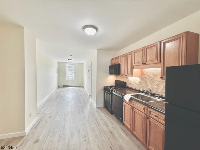 Primary Photo - 39 Glenridge Ave