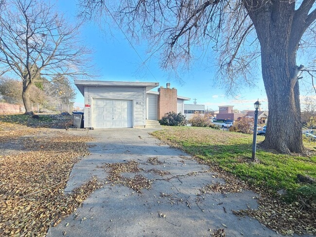 Building Photo - 302 N Argonne Rd