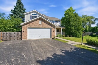 Building Photo - Stunning Mundelein Home on a Quiet Cul-de-Sac with Pond Views