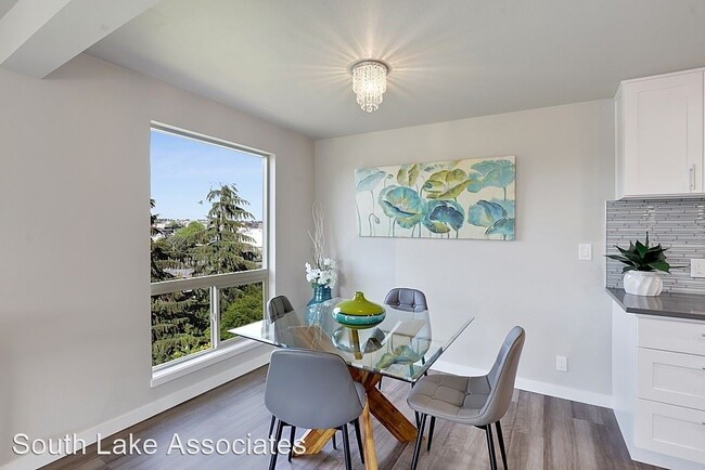 Building Photo - 2 br, 1 bath House - 3200 W. Commodore Way...