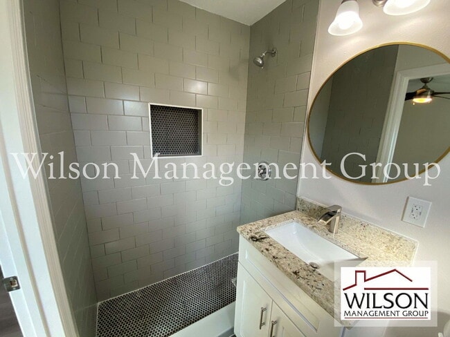 Building Photo - 1904 SW Rd