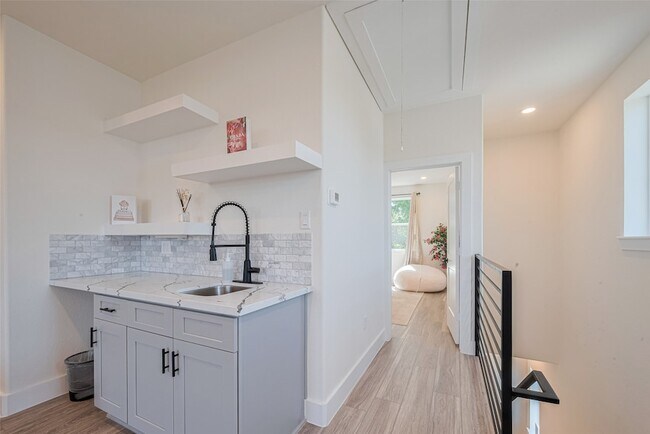 Building Photo - 2909 Nagle St