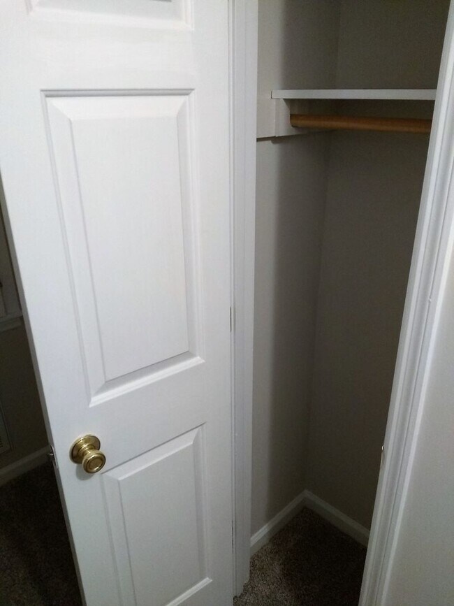 Building Photo - UPDATED & SPACIOUS 3 Bedroom 2 Bathroom home close to SHOPPING & FT BRAGG!!