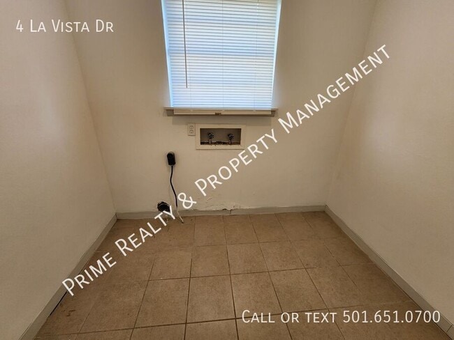 Building Photo - 4 La Vista Dr
