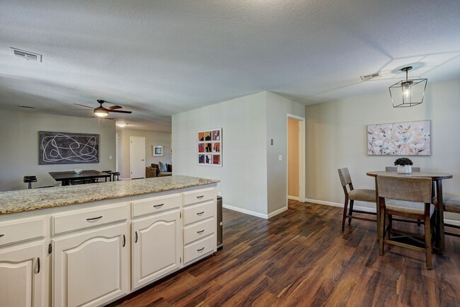 Building Photo - Turnkey Gem: Fully Furnished 5-Bedroom Hom...