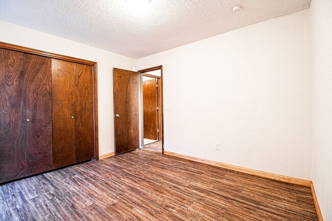 Building Photo - 3 Bed 1.5 Bath in Carl Albert School District