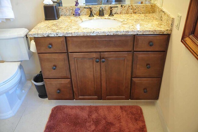 Building Photo - 225 W Angela St