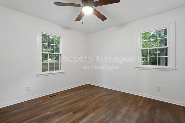 Building Photo - 14613 Happy Hill Rd