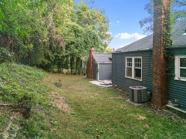 Building Photo - Newly Renovated 4-Bedroom Home | Riverview...