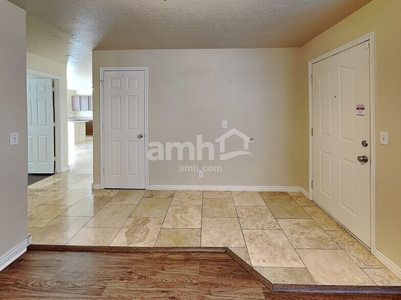 Building Photo - 373 W 2200 N