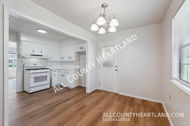 Building Photo - 1800 Ina Mae Ave