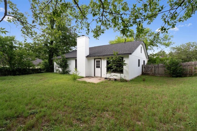 Building Photo - 1806 Krizan Ave