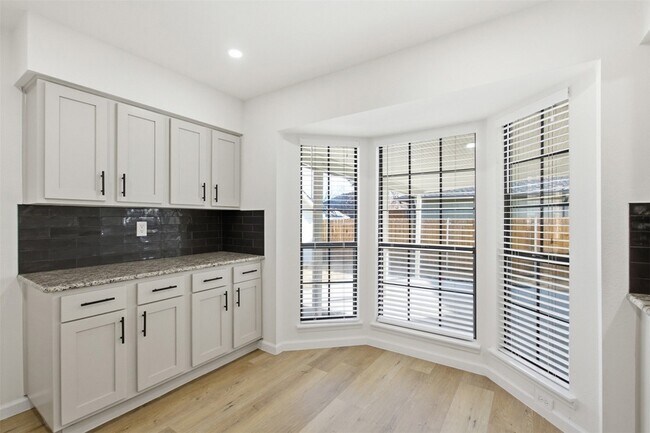 Building Photo - 6808 Beeman Dr