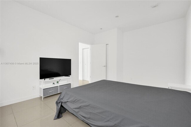 Building Photo - 924 Marseille Dr