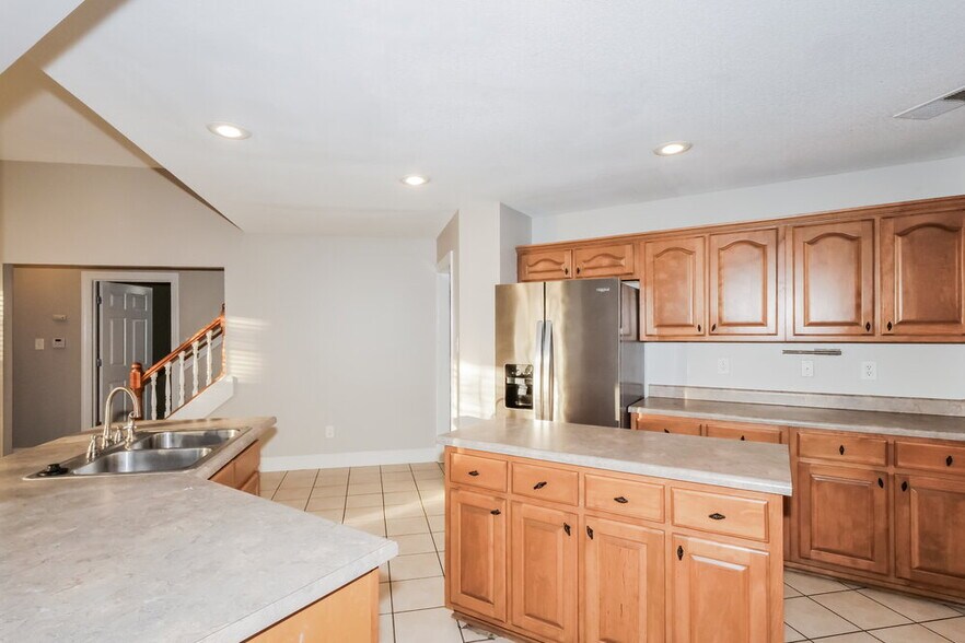 Building Photo - 5245 Charlotte Oak Cove